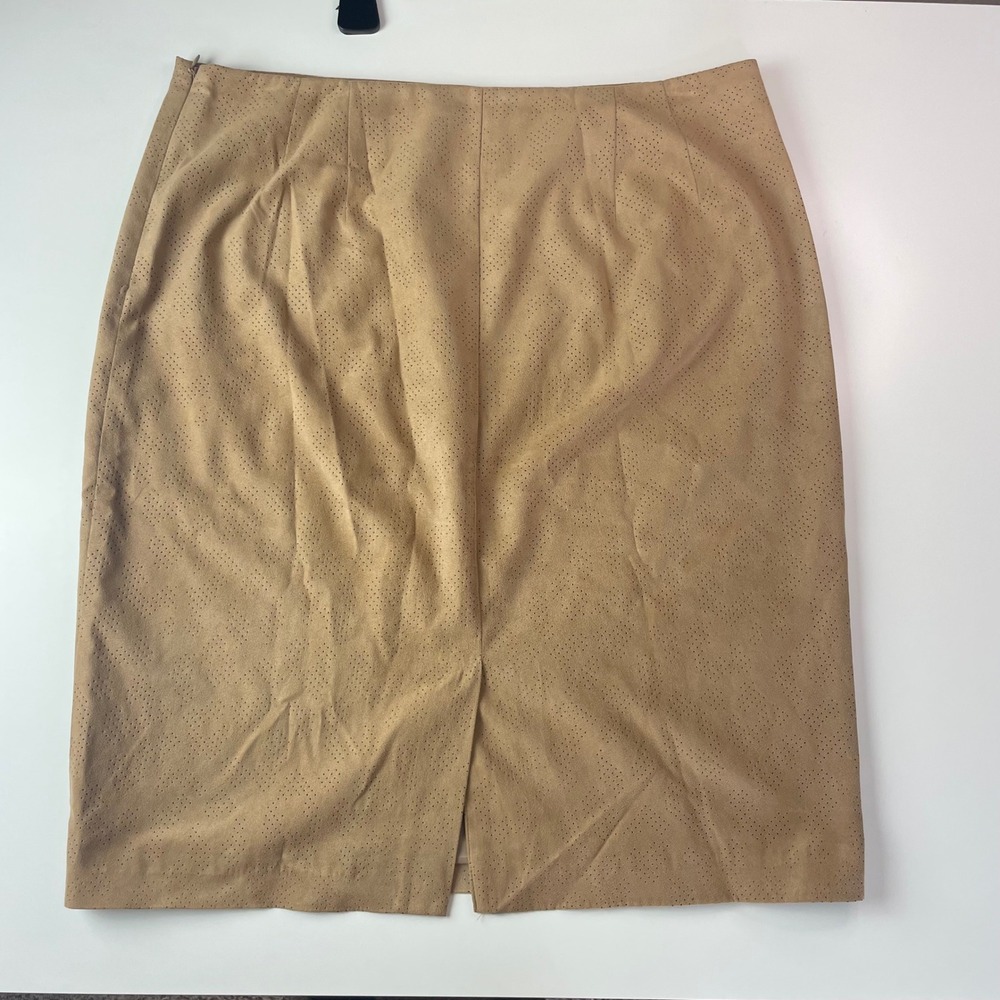 Chicos Tan Faux Suede Perforated Laser Cut Pencil Skirt Size 2 L 12 4501081336 - Picture 3 of 9
